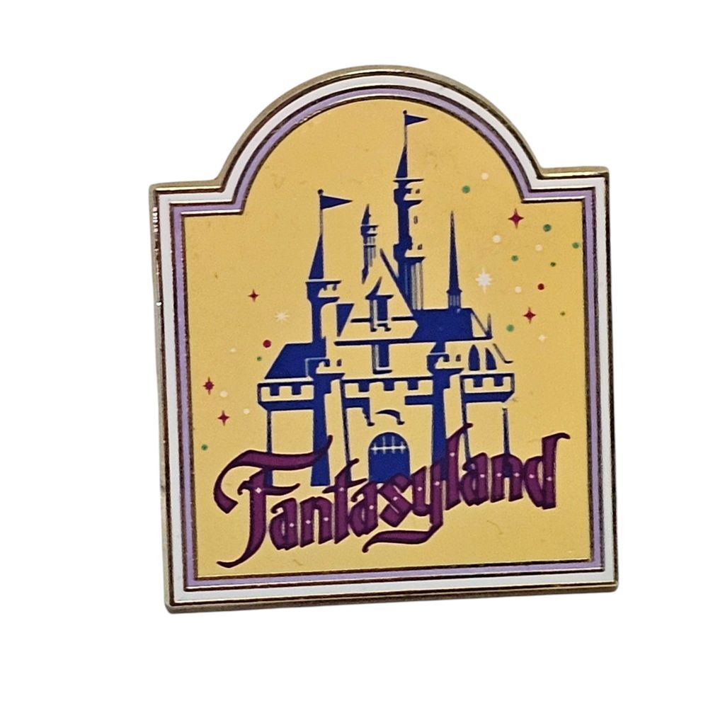 Disney Fantasyland Castle Pin Walt Disney Imagineering Cast Exclusive 39876 - Picture 3 of 10